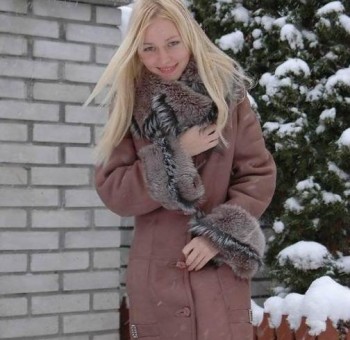 Возбуждающая эротика девки на снегу  (16 фото эротики)