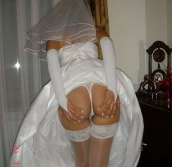 Сексуальные невесты в белоснежных свадебных платьях