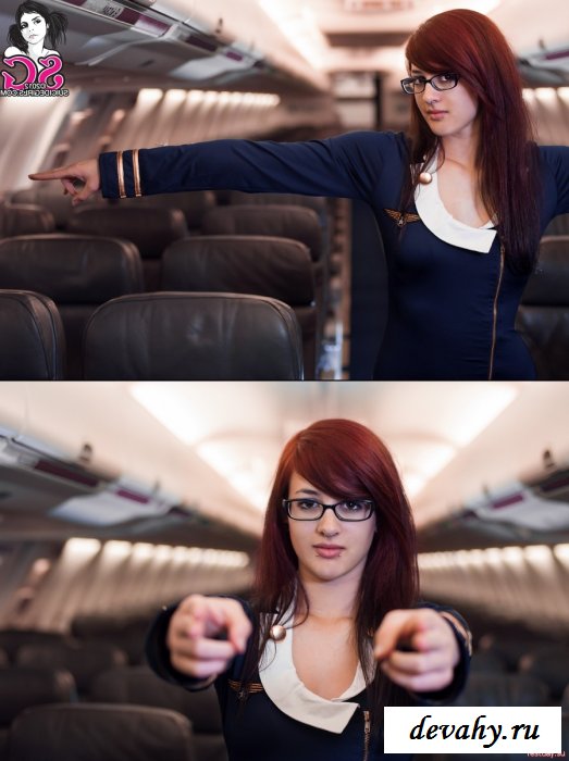 Голые девушки на борту самолета фото