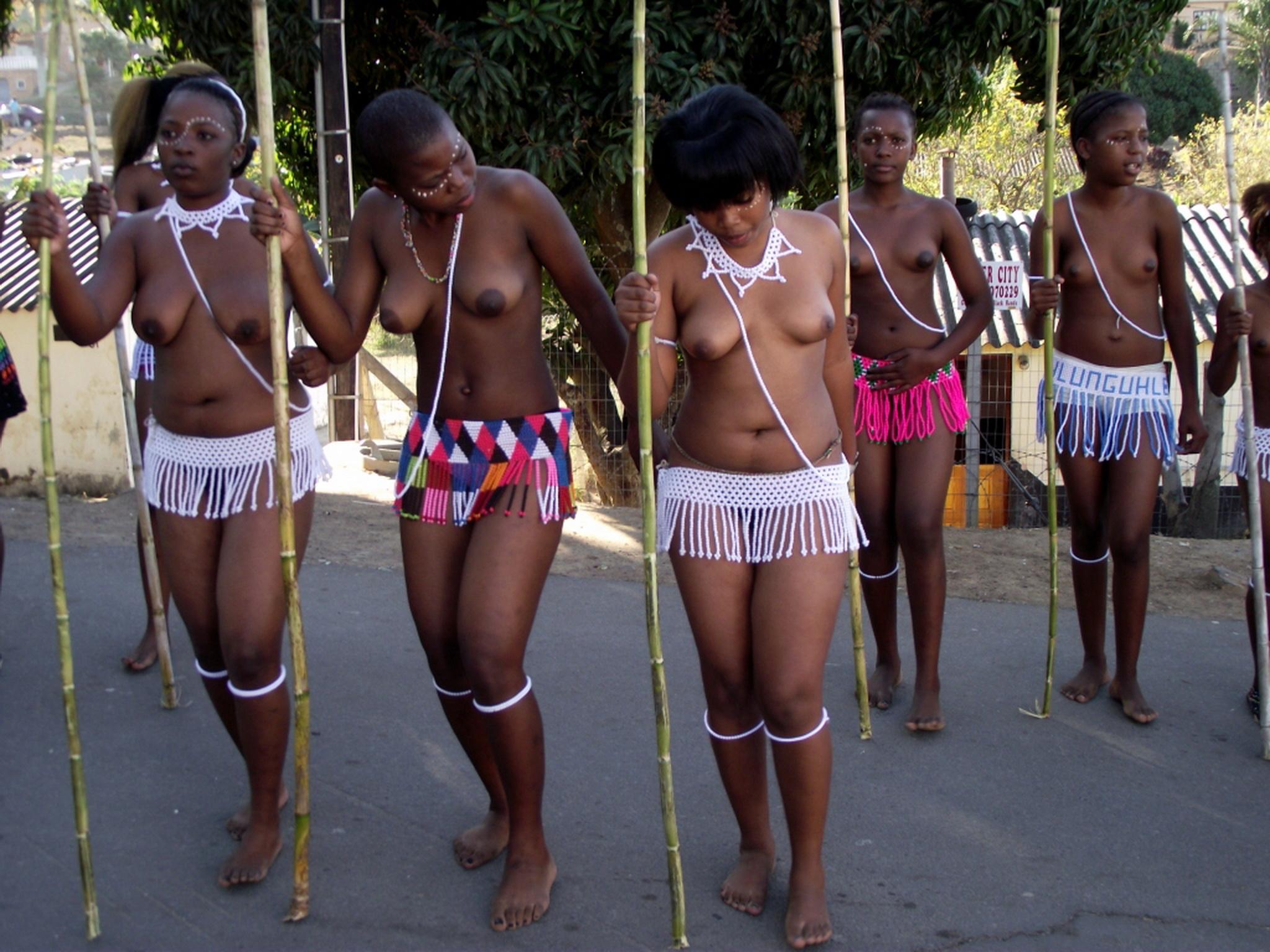 Голые груди аборигенов африки