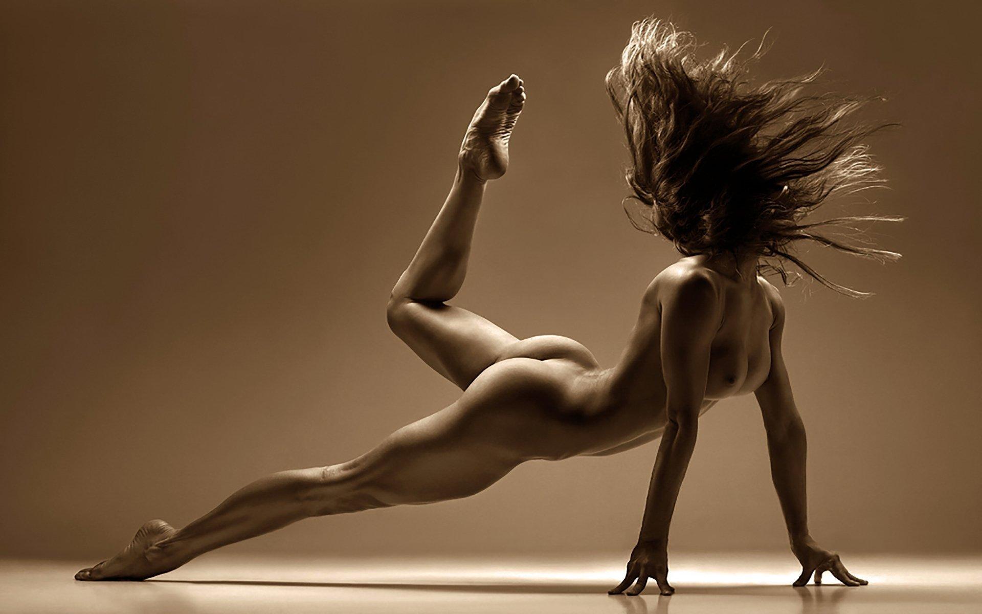 Фотографии эротики танцующих голых женщин.