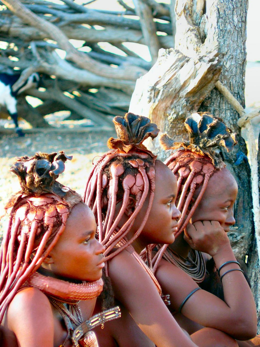 Украшение девушек в диких голых племенах фото